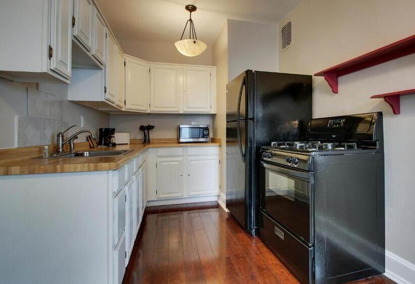 Люкс, Knickerbocker On The Lake