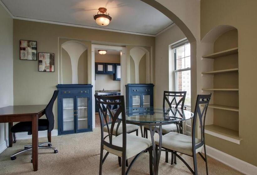 Suite with lake view, Knickerbocker On The Lake