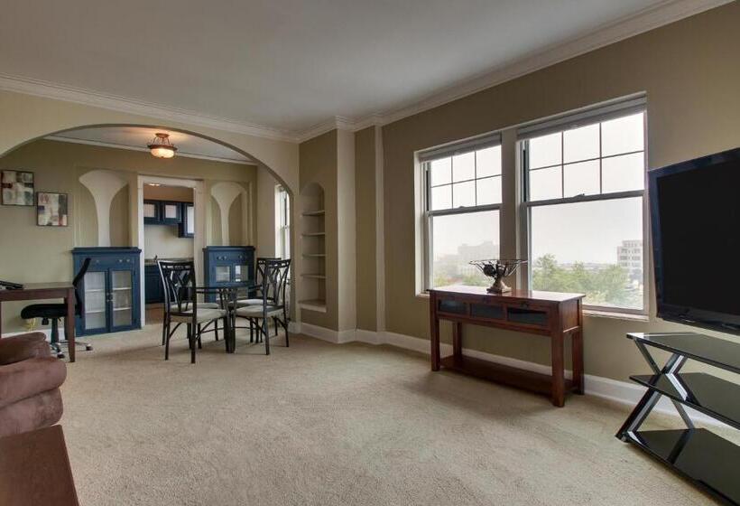 Suite with lake view, Knickerbocker On The Lake