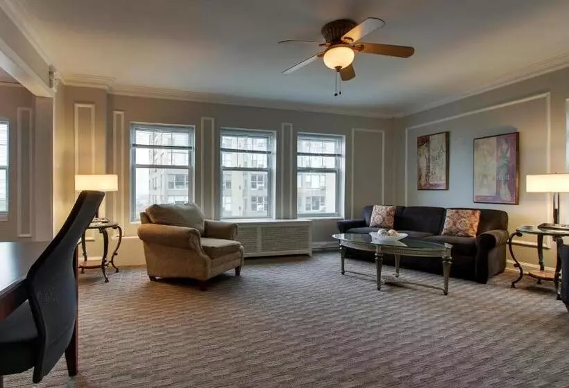 2 Bedroom Suite, Knickerbocker On The Lake