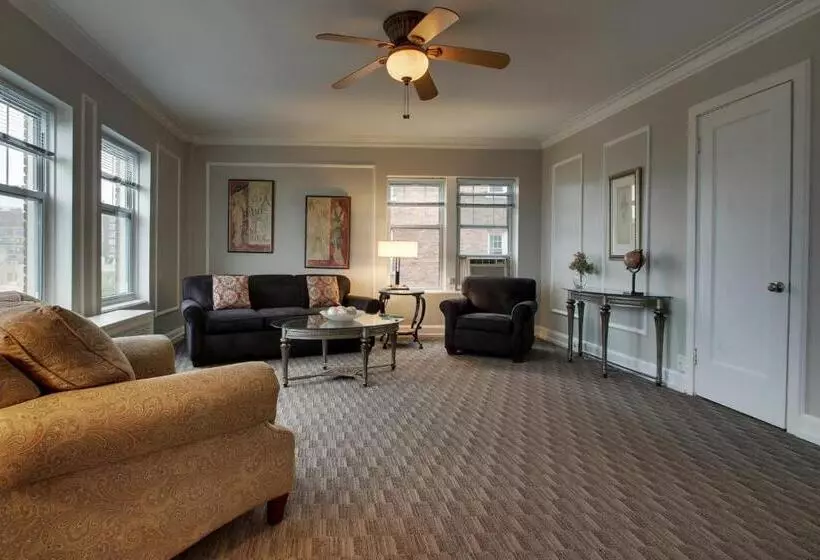2 Bedroom Suite, Knickerbocker On The Lake