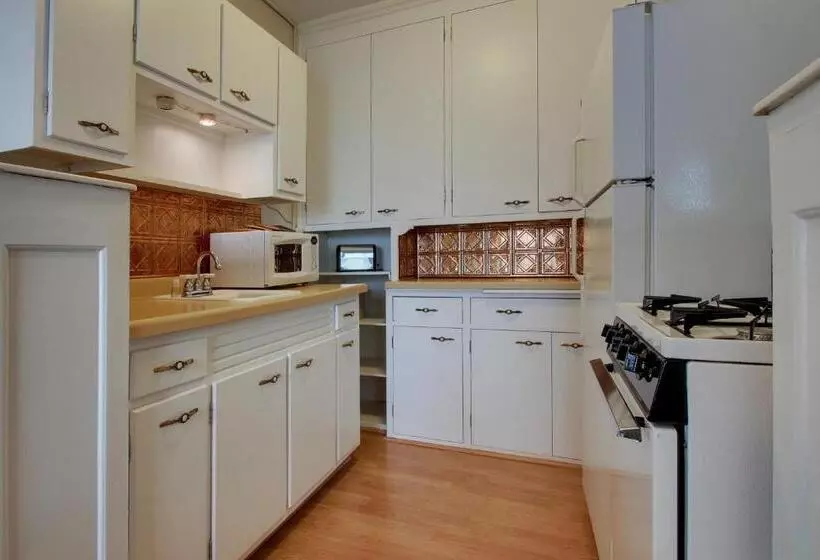 2 Bedroom Suite, Knickerbocker On The Lake