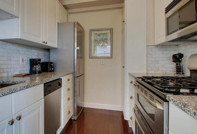 Люкс 2 Спальни, Knickerbocker On The Lake