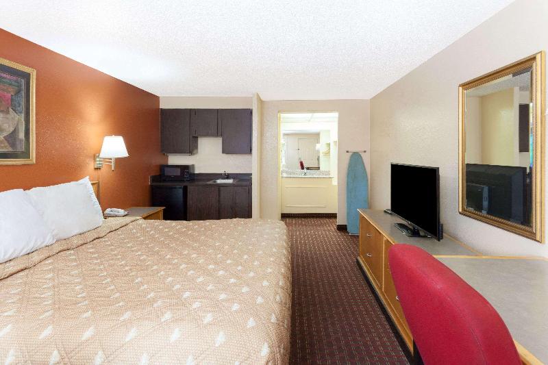 غرفة قياسية لذوى الاحتياجات الخاصة, Knights Inn Tucker