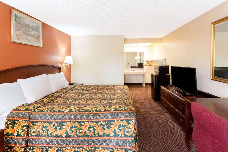 غرفة قياسية لذوى الاحتياجات الخاصة, Knights Inn Tucker