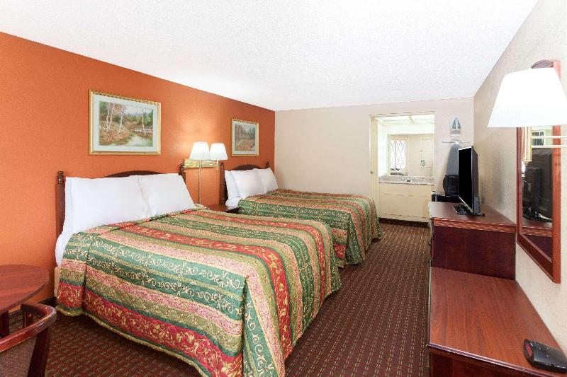 غرفة قياسية, Knights Inn Tucker