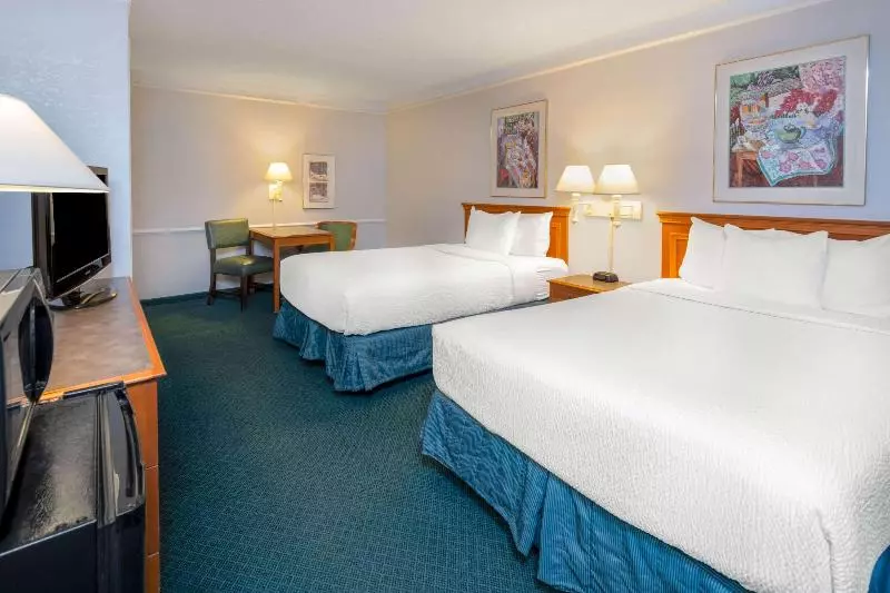 デラックスルーム, La Quinta Inn By Wyndham Farmington
