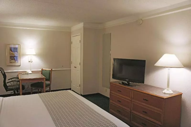キングサイズベッドのスタンダードルーム, La Quinta Inn By Wyndham Farmington