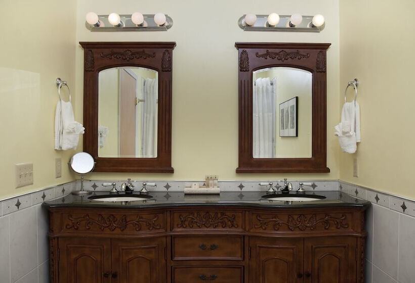 غرفة قياسية سرير كينج, La Tourelle Hotel & Spa