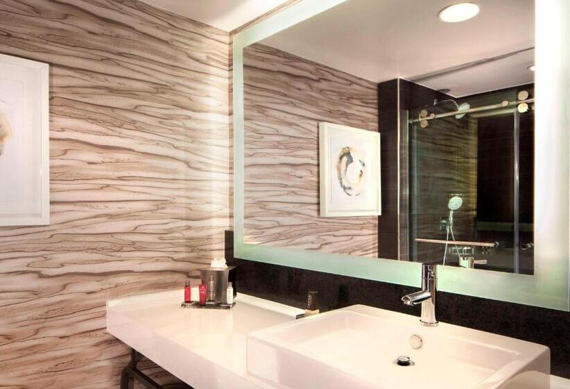 اتاق استاندارد با تخت بزرگ, Marriott Raleigh Durham Research Triangle Park