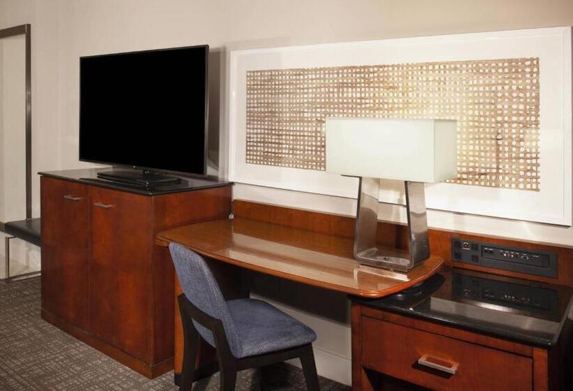 اتاق استاندارد با تخت بزرگ برای معلولان, Marriott Raleigh Durham Research Triangle Park