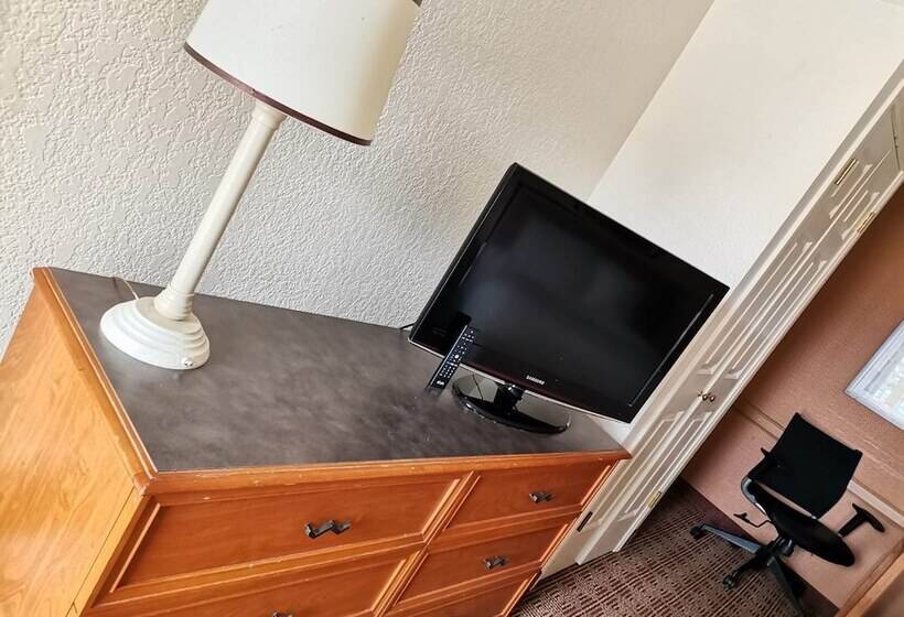 غرفة ديلوكس, Super 8 By Wyndham San Antonio Near Seaworld Ingram Park