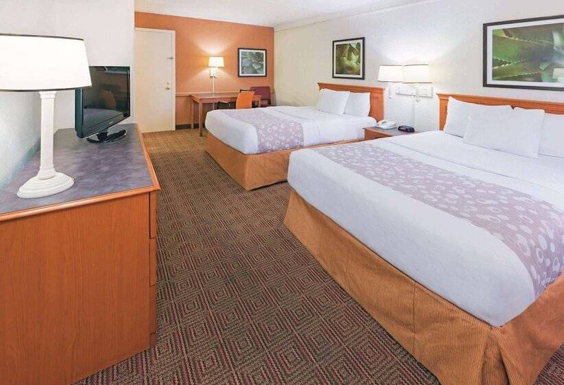 غرفة ديلوكس, Super 8 By Wyndham San Antonio Near Seaworld Ingram Park