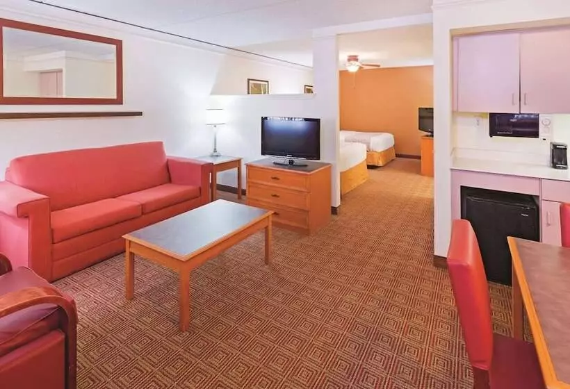 エクゼクティブスイート, Super 8 By Wyndham San Antonio Near Seaworld Ingram Park