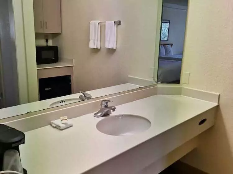 ジュニアスイート, Super 8 By Wyndham San Antonio Near Seaworld Ingram Park