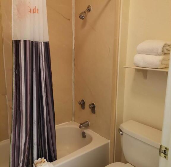 غرفه قياسيه سريرين مزدوجين, Super 8 By Wyndham San Antonio Near Seaworld Ingram Park