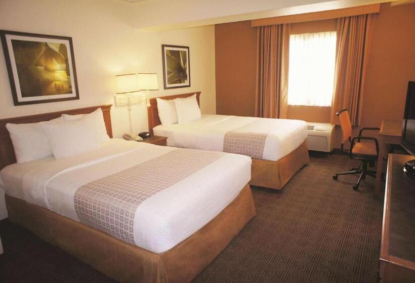 غرفه قياسيه سريرين مزدوجين, Super 8 By Wyndham San Antonio Near Seaworld Ingram Park