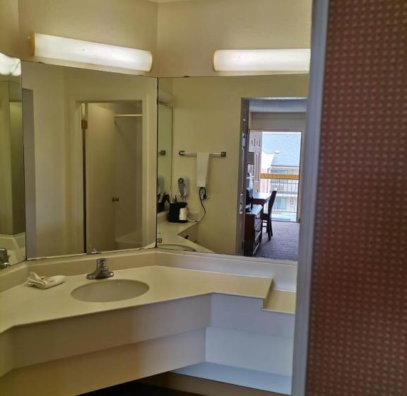 غرفة قياسية سرير كينج, Super 8 By Wyndham San Antonio Near Seaworld Ingram Park