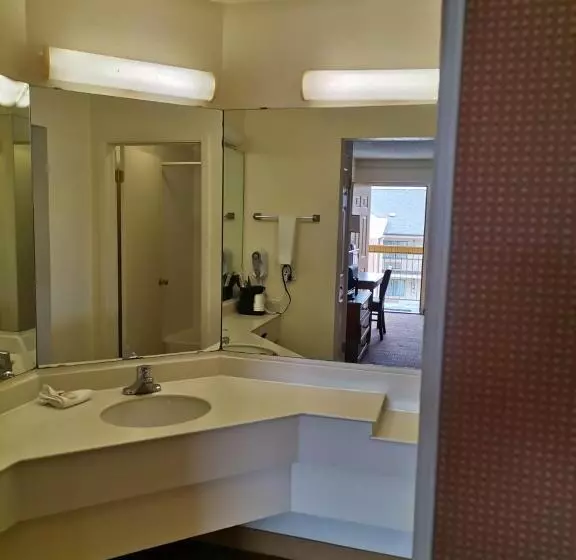 キングサイズベッドのスタンダードルーム, Super 8 By Wyndham San Antonio Near Seaworld Ingram Park
