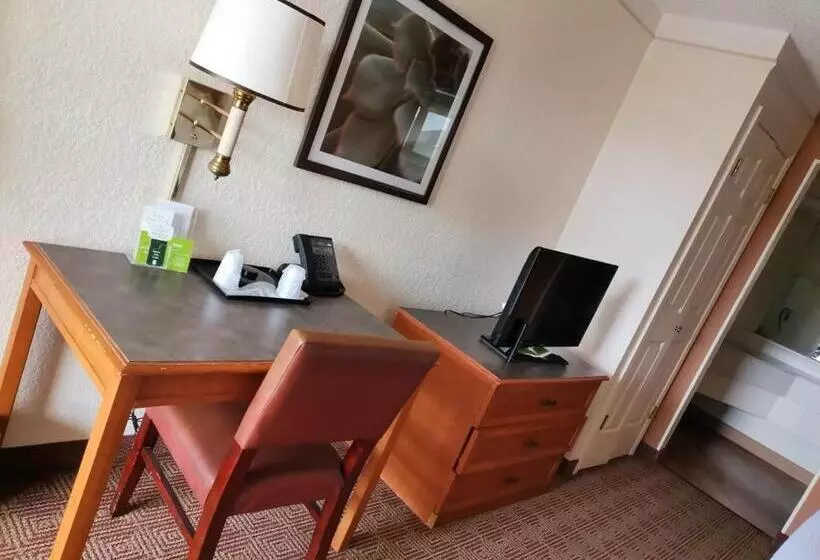 キングサイズベッドのスタンダードルーム, Super 8 By Wyndham San Antonio Near Seaworld Ingram Park