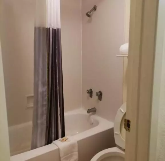キングサイズベッドのスタンダードルーム, Super 8 By Wyndham San Antonio Near Seaworld Ingram Park