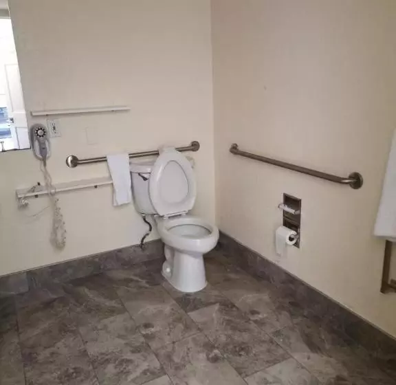身障者適用キングサイズベッドルーム, Super 8 By Wyndham San Antonio Near Seaworld Ingram Park