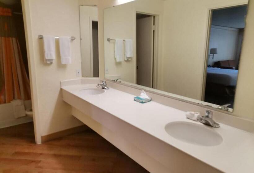 جناح غرفتين نوم, Super 8 By Wyndham San Antonio Near Seaworld Ingram Park