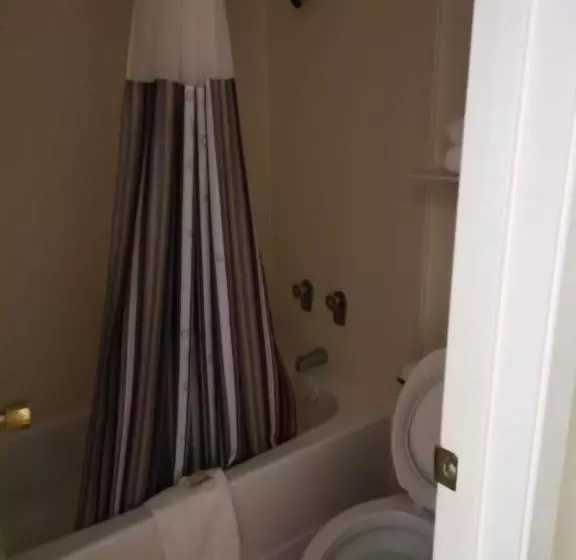 キングサイズベッドのスイートルーム, Super 8 By Wyndham San Antonio Near Seaworld Ingram Park