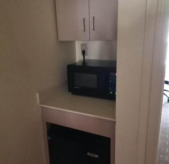 جناح جونيور, Super 8 By Wyndham San Antonio Near Seaworld Ingram Park