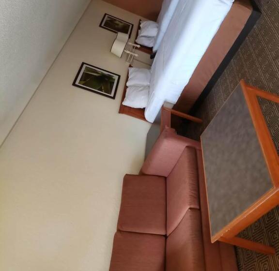 جناح جونيور, Super 8 By Wyndham San Antonio Near Seaworld Ingram Park