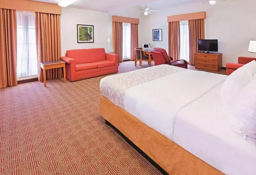 キングサイズベッドのデラックスルーム, Super 8 By Wyndham San Antonio Near Seaworld Ingram Park