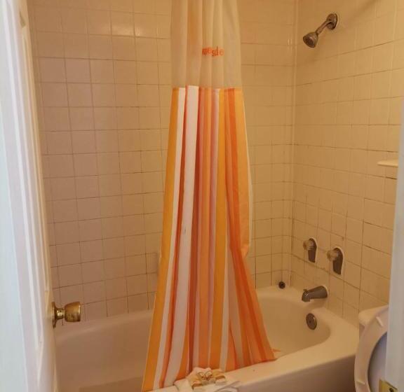 غرفة ديلوكس سرير كينج, Super 8 By Wyndham San Antonio Near Seaworld Ingram Park