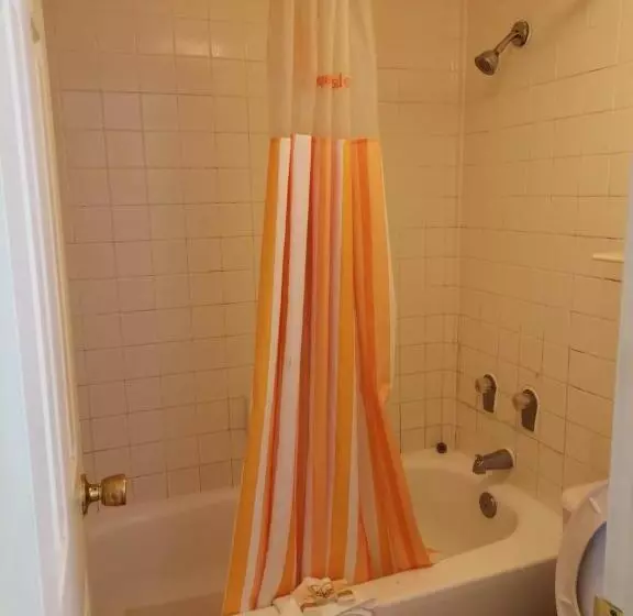 キングサイズベッドのデラックスルーム, Super 8 By Wyndham San Antonio Near Seaworld Ingram Park