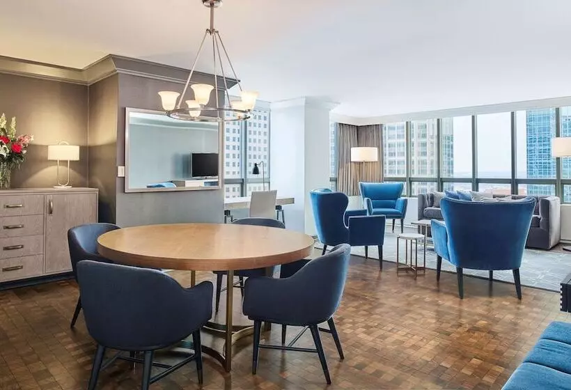Presidenttisviitti, The Marquette Hotel, Curio Collection By Hilton