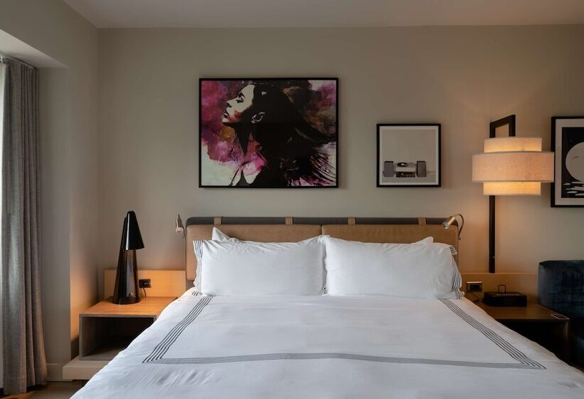 스탠다드 룸 더블 침대, Thompson Chicago, By Hyatt