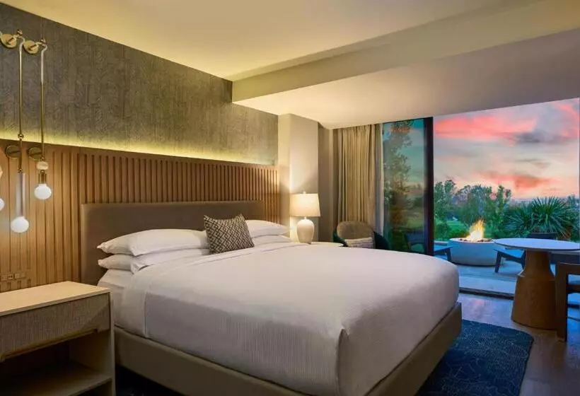 اتاق استاندارد در طبقه همکف, Vea Newport Beach, A Marriott Resort & Spa