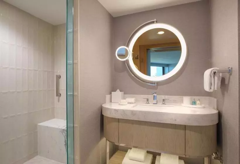 Deluxe Suite King Bed, Vea Newport Beach, A Marriott Resort & Spa