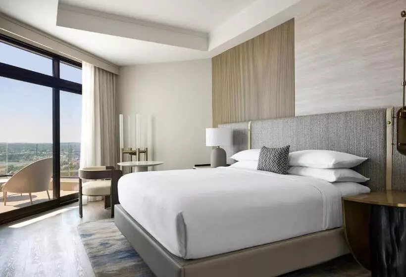 Deluxe Suite Sea View, Vea Newport Beach, A Marriott Resort & Spa