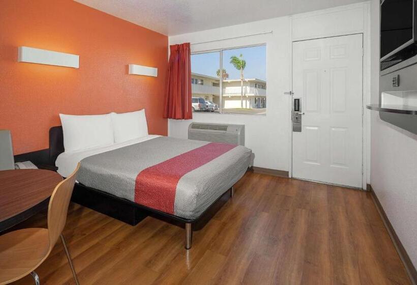 身障者適用スタンダードルーム, Motel 6 Ventura, Ca Beach