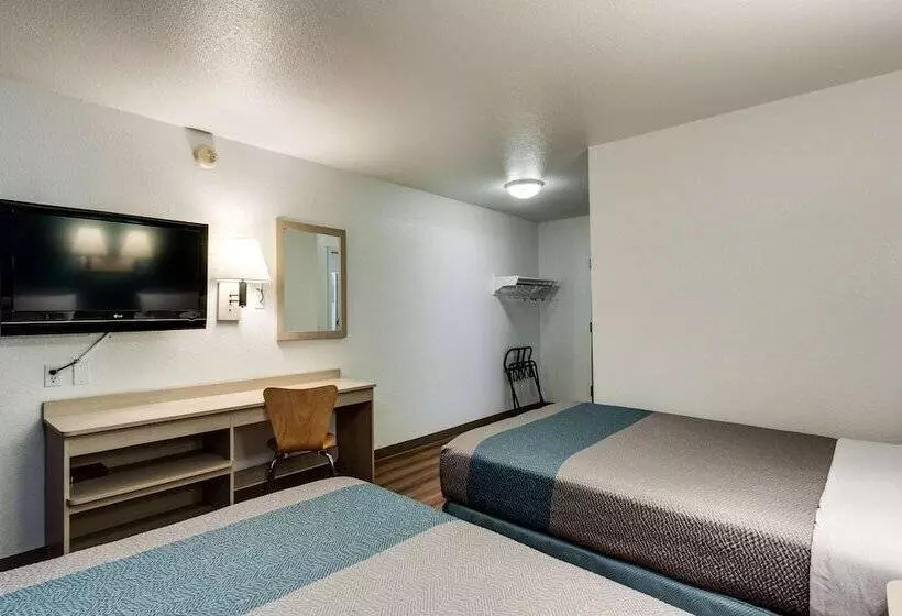 ２ダブルベッドのスタンダードルーム, Motel 6 Spokane, Wa  West