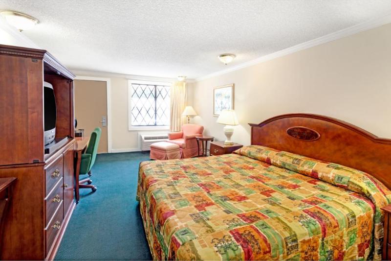Стандартный Номер Кровать Кинг, Knights Inn Austell