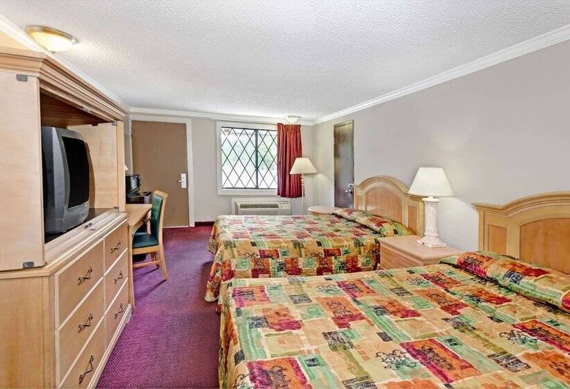 Номер Стандарт 2 Двуспальные Кровати, Knights Inn Austell