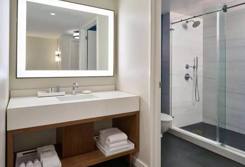 سوئیت کلوب با چشم‌انداز دریا, Outrigger Kona Resort And Spa