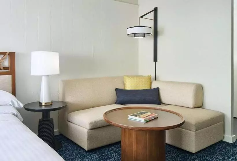 Club Room King Bed, Outrigger Kona Resort And Spa