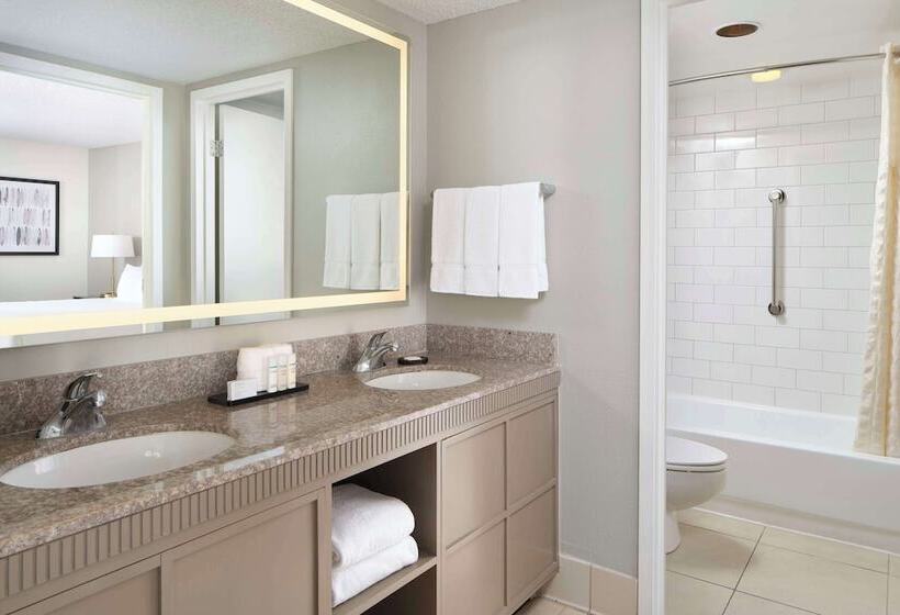 Люкс Кровать Кинг, Embassy Suites By Hilton Myrtle Beach Oceanfront Resort