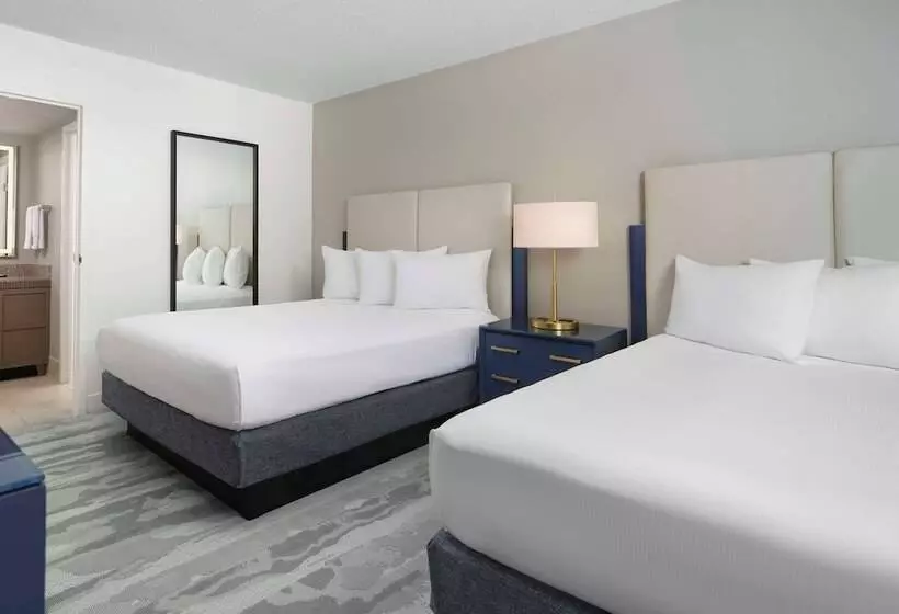 ２ダブルベッドのスタンダードルーム, Embassy Suites By Hilton Myrtle Beach Oceanfront Resort
