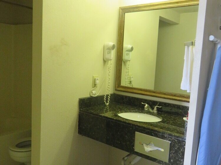 자쿠지 스위트, Baymont By Wyndham Fargo