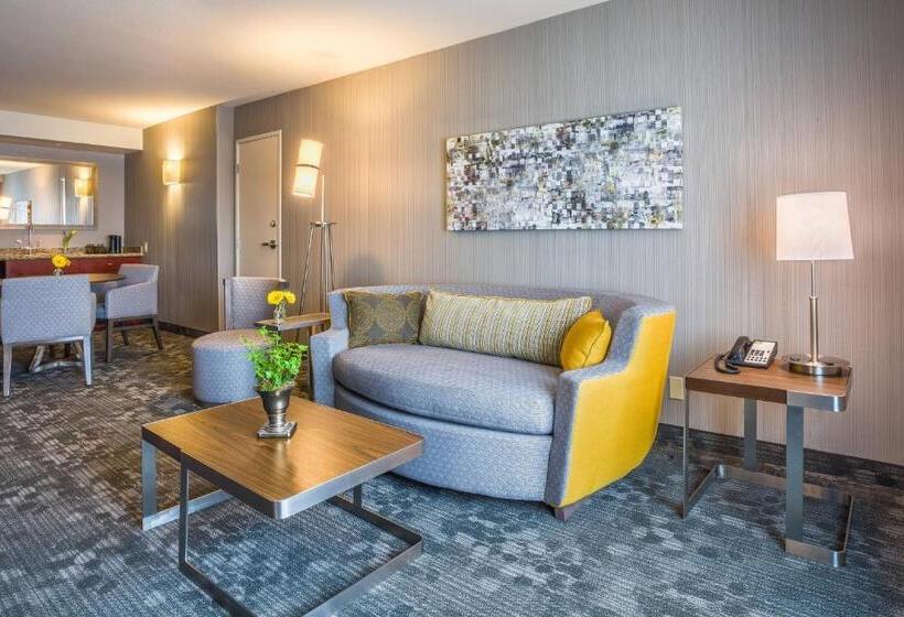 סוויטה, Courtyard Culver City Los Angeles