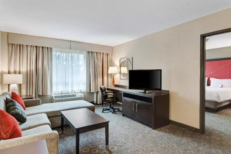 キングサイズベッドのスイートルーム, Crowne Plaza Houston Galleria Area, An Ihg