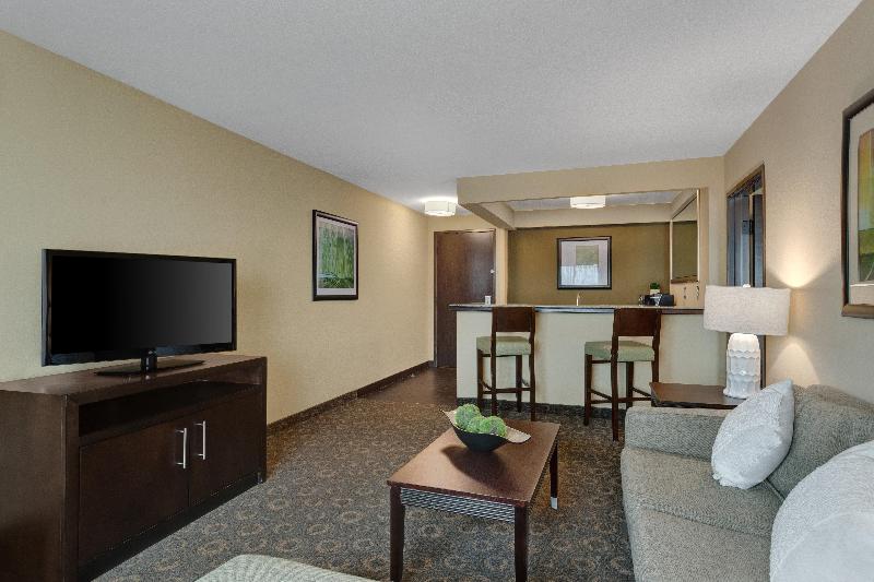 キングサイズベッドのスイートルーム, Crowne Plaza Houston Galleria Area, An Ihg